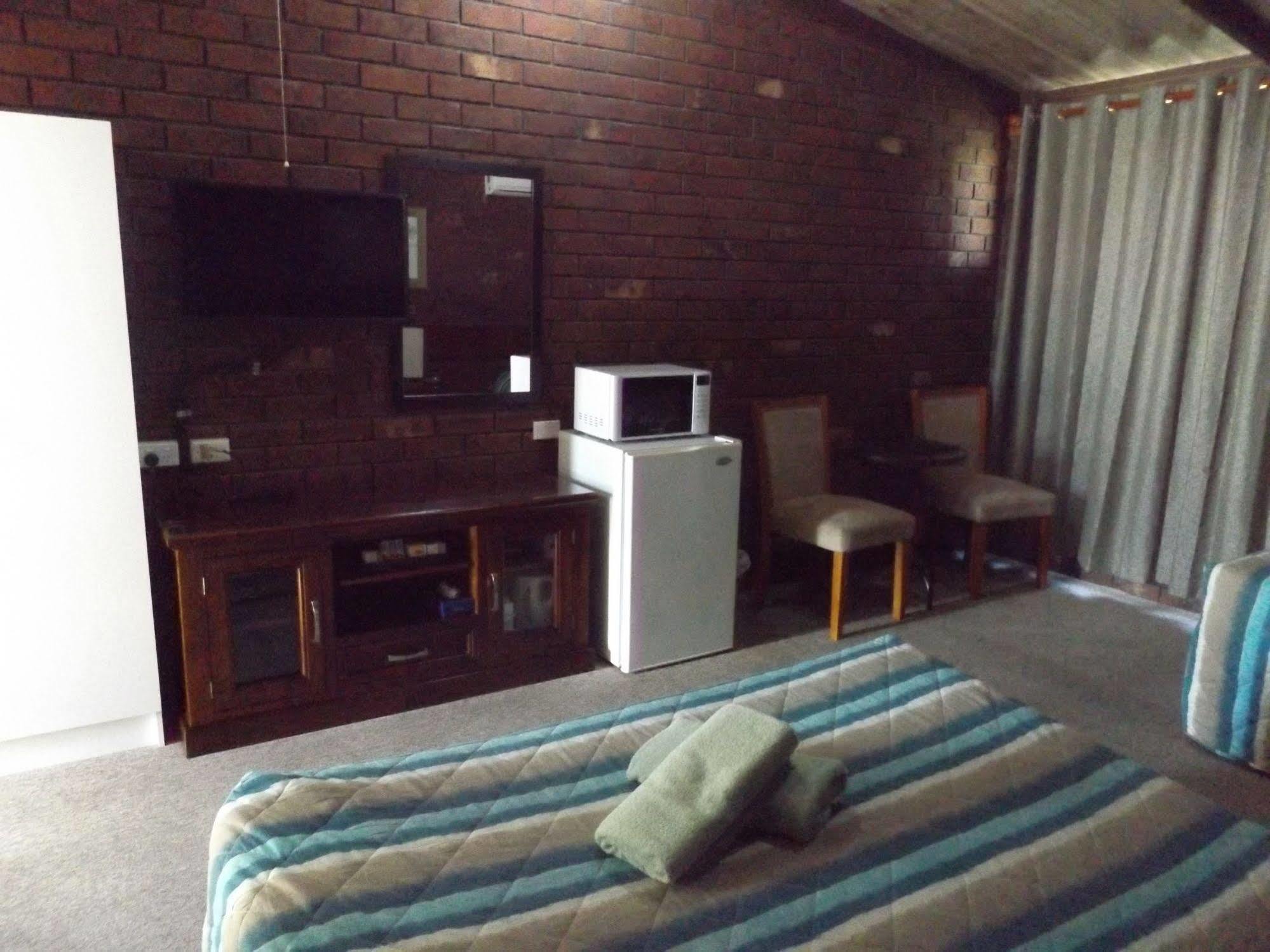 伊丘卡 里弗冈汽车旅馆汽车旅馆 外观 照片